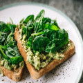 Wat zijn de belangrijkste etiquetten tijdens een zakenlunch?